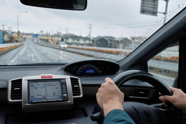 車を運転